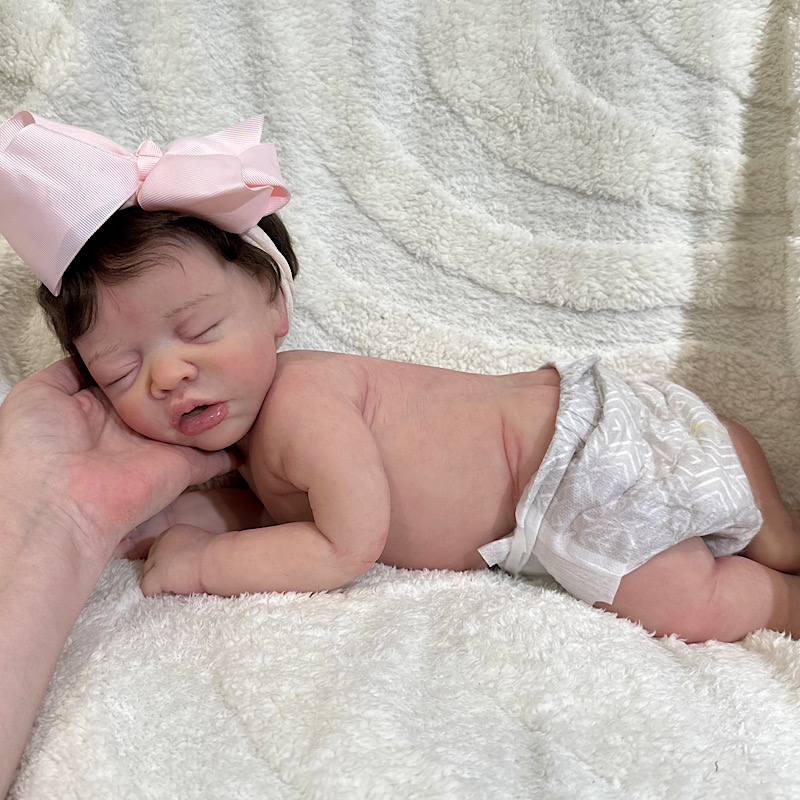 Reborn full body silicone neeley 19 inch 7 lb 12 oz - Image 4