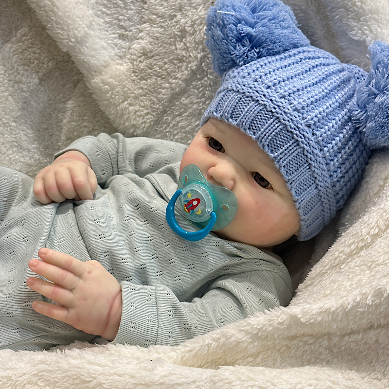 Realborn Landon open eyes