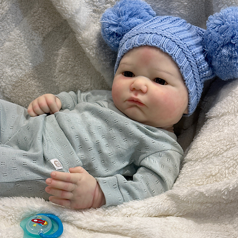 Realborn Landon open eyes - Image 4